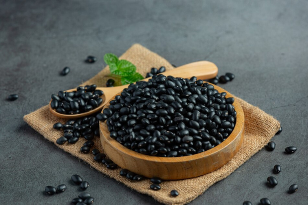 Leading Exporter & Supplier of Black Urad Gram (Kaala Urad Dal) in India - Om International