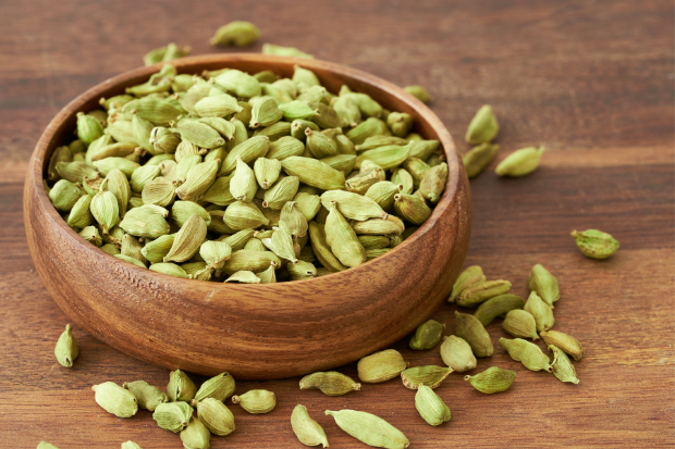 Leading Exporter & Supplier of Green Cardamom (Hari Ilaychi) in India | Om International